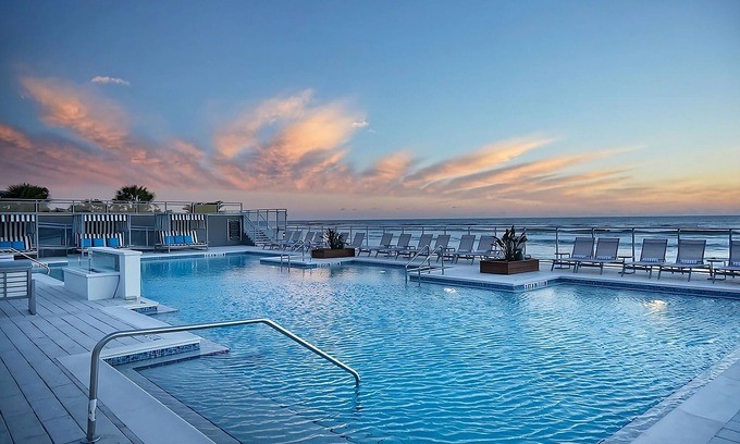 East Daytona Hotel | City View Balcony Rooms at Hard Rock Hotel Daytona Beach