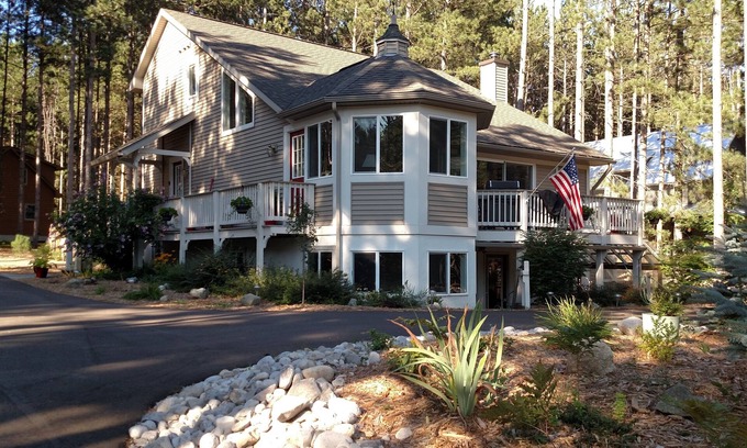 Thompsonville House | Spacious Crystal Mountain Resort Home with Spa & Kitchen