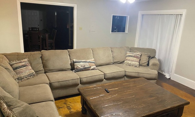 Boerne House | 3-2 house with pool and 2 living rooms, 1.5 miles from Boerne Main St.
