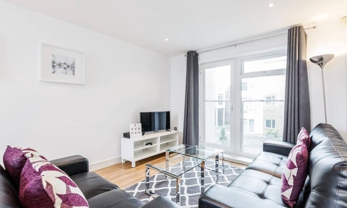 Guildford Apartment | Family-Friendly 2-Bedroom Apartment at 3 Abbots Yard