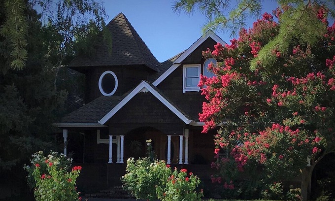 Knights Ferry House | Idyllic 3 Acre Country Estate Near San Francisco & Yosemite