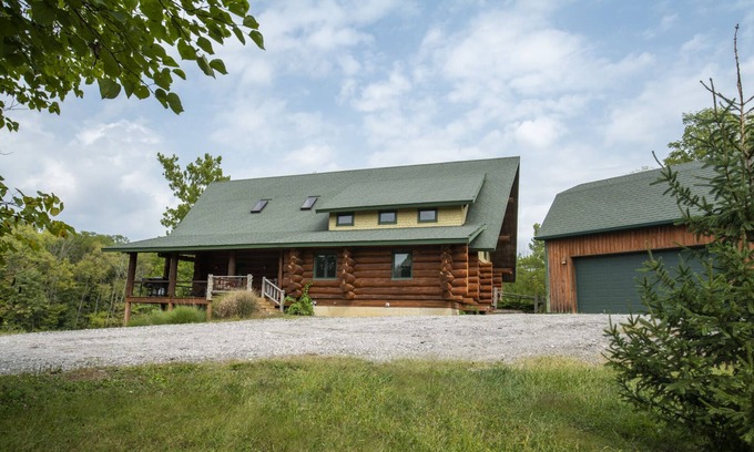 Brownsburg Cabin | Experience a Lakeside Retreat with Farm Animals & Riding