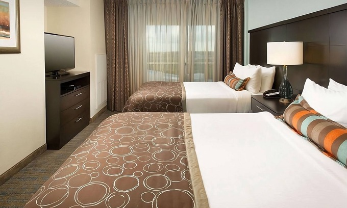 Las Colinas Resort | Pet-Friendly Getaway Near Toyota Music Factory with Breakfast