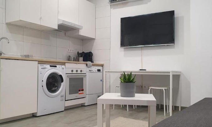 San Lorenzo Apartment | Relax in Sevilla Centro: Hot Tub Apartment Getaway