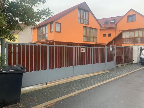 Lahovice Apartment | Family-Friendly Helen Villa with Free Parking in Prague