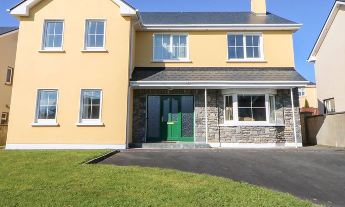 Killorglin Cottage | 3 BAILE ON TOOREEN, with a garden in Killorglin, County Kerry