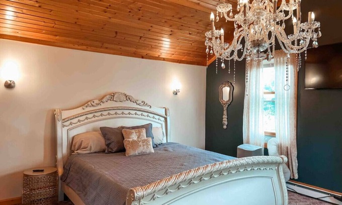 West Newton House | Ideal 3-Bedroom Retreat Near Downtown with Great Amenities