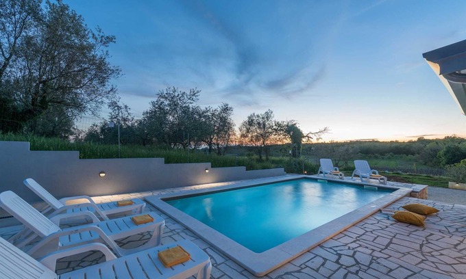 Radini Villa | Tranquil 3 BD Villa with Private Pool and Jacuzzi Oasis