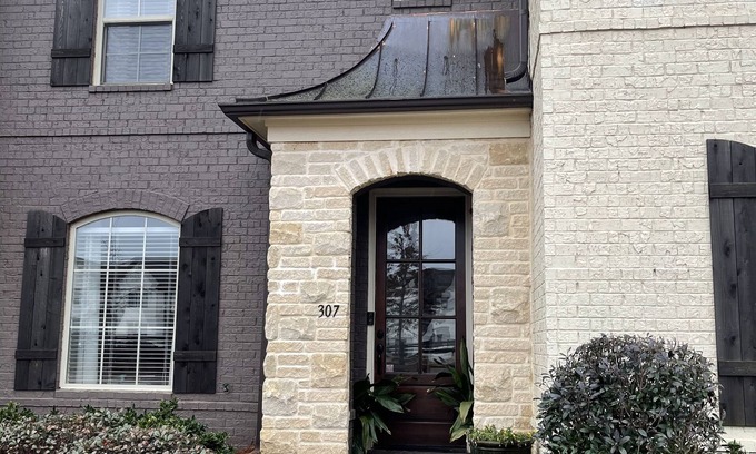 Oxford House | Experience Comfort: 3-Bedroom Condo Near Ole Miss & The Square