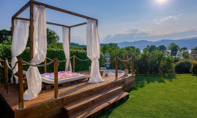 Ispra House | 3 BDR, 3 BTHR, 2Floor Villa with Private Garden, Jacuzzi, BBQ overlooking Lake
