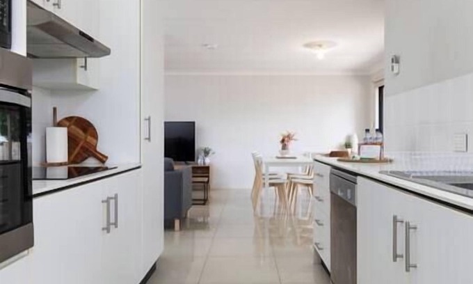 Acacia Ridge Apartment | Cozy 3 Bedroom Apartment with Kitchen and Espresso Bar