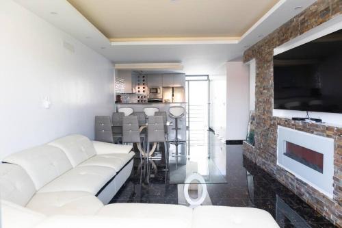 Praia Apartment | Pet-Friendly 3-Bedroom Apartment in Palmarejo - Rated 9.4