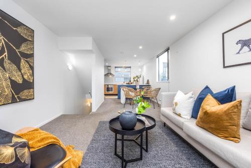 Parnell Apartment | Ideal 3 BDR CBD Retreat - Pet and Child Friendly Stay