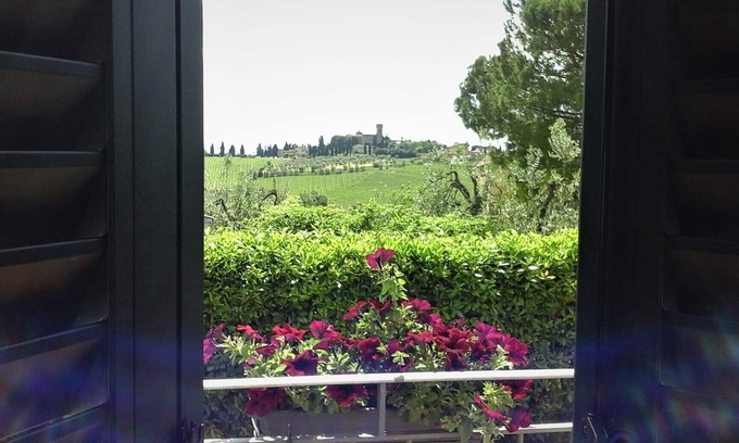 Montespertoli Villa | Family-Friendly 3 BDR House with Chianti Hills View