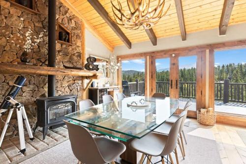Breckenridge House | Guest Rated 10/10: Mountain Retreat with Forest Views