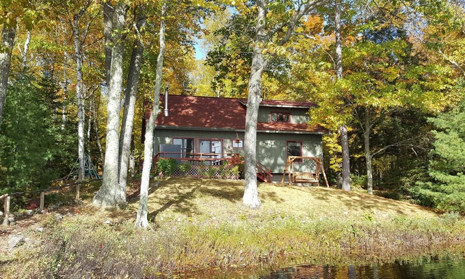 Lac du Flambeau Cabin | Top-Rated 3 Bedroom Lakefront Cabin with Spa & Pool Access