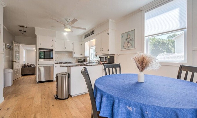 Saunderstown House | Pet-Friendly Ocean View Home in Pettaquamscutt - 10/10 Rating