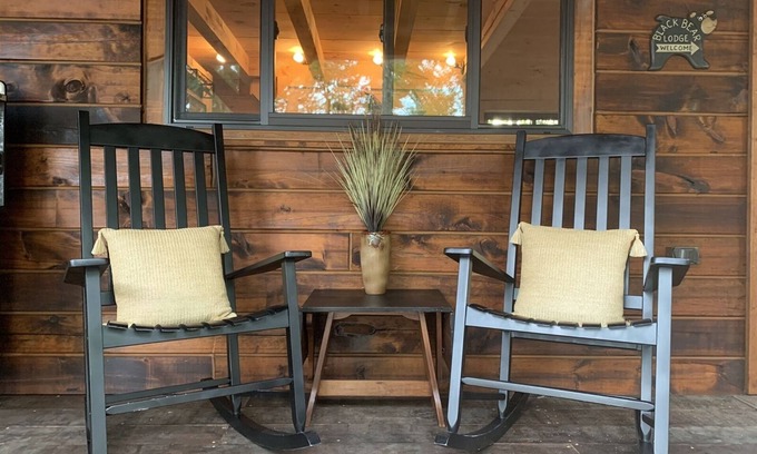 La Pointe Cabin | Scenic 3 Bears Cottage with Lake Superior Views & Great Amenities