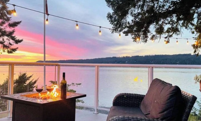 Fanny Bay House | 3 bed, 1.5 bath Oceanfront home, walk-on waterfront! Pets Welcome!