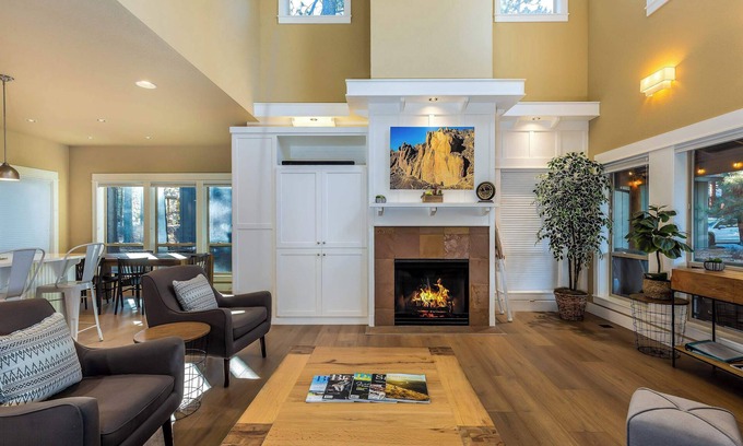 RiverWild House | 3 Bed 2.5 Bath Home, steps from the Deschutes River Trail!, in Bend