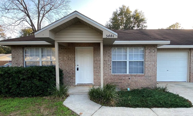 Baker House | Family-Friendly 3 Bed/2 Bath Updated Townhome - Rated 10/10