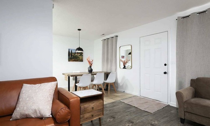 Mount Berry House | Cozy Rustic Home with Pool, Breakfast & Family Amenities