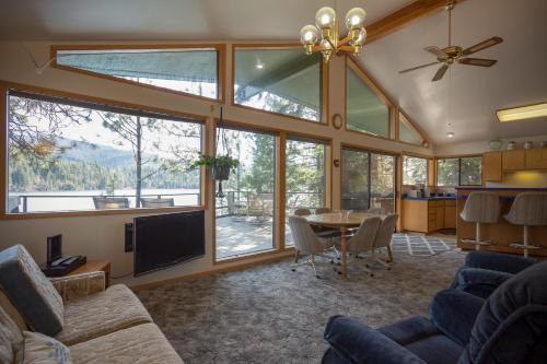 Hayden House | Family-Friendly 3 Bed Vacation Home in Lake Coeur d'Alene