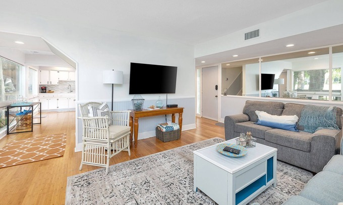 St. Simons Island Condo | Pet-Friendly Townhouse with Ocean View on Golf Course