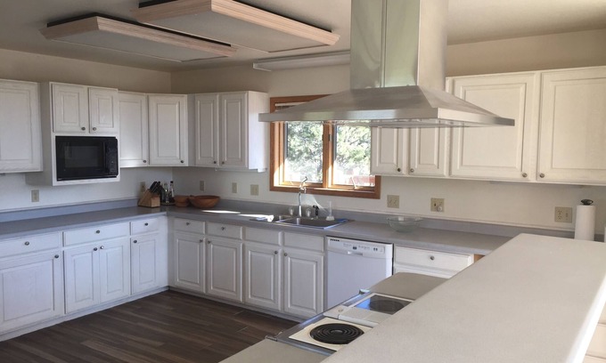 Loghill Village House | Inviting 3 Bedroom Retreat with Pool & Scenic Sneffels Views