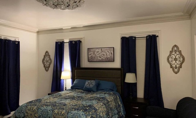 Norwich Apartment | Ideal 3-Bed Apartment Near Mohegan & Foxwoods with Ocean View