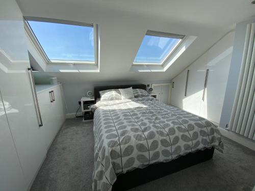 Tooting Apartment | Charming 3-Bed Apartment in Colliers Wood - Pet Friendly