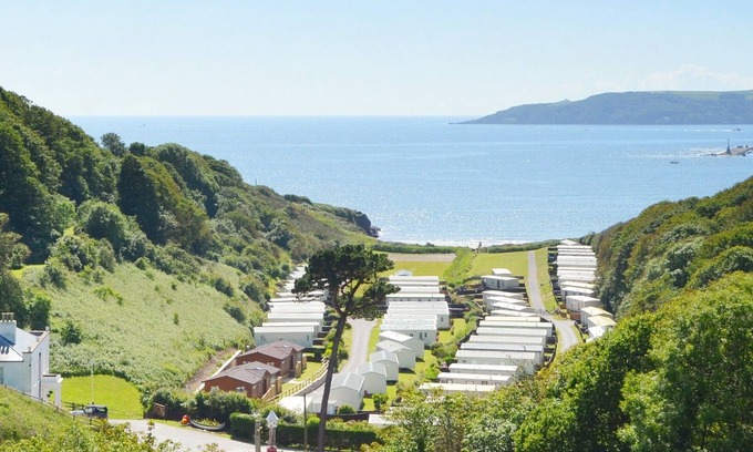 Plymouth House | Cozy 3 Bed Caravan by South Devon Coast with Heated Pool