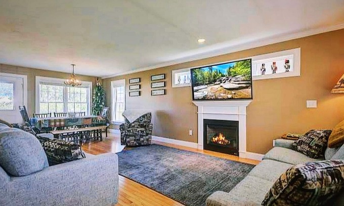 Intervale Condo | 3-bed condo in the Heart of North Conway sleeps 8 Mins from Cranmore & Storyland