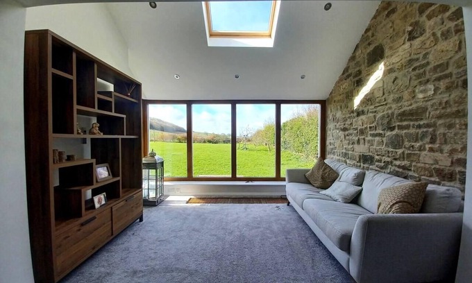 Sunderland Cottage | Charming Countryside Cottage Near Sunderland with Breakfast