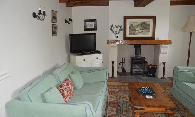Pickering Cottage | Dog-Friendly 3-Bed Cottage with On-Site Fishing & Spa
