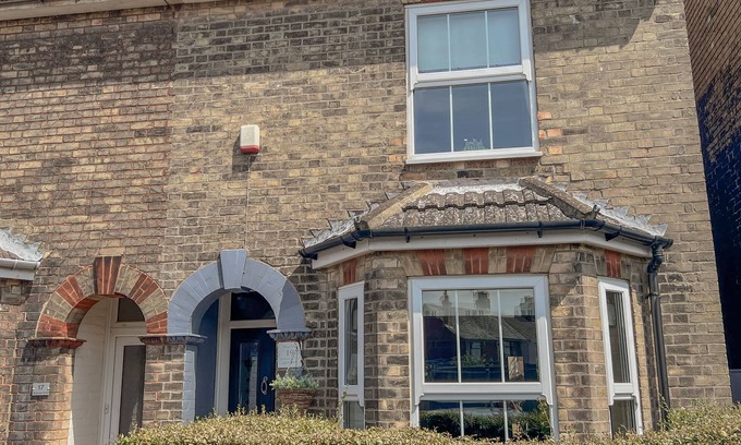 Lowestoft House | Guest Rated 9.8: Edwardian Home Steps from Pakefield Beach