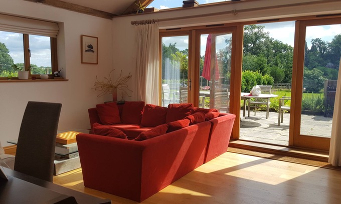 Haslemere House | Modern 3-Bed Self-Catering Retreat in Scenic Countryside
