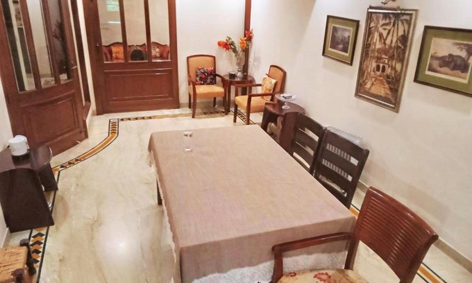 Nehru Place Apartment | Inviting 2-Bed Apartment in New Delhi for Family Stays