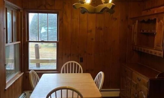Keene House | Ideal 3 Bed House: Your Base Camp Near Lake Placid