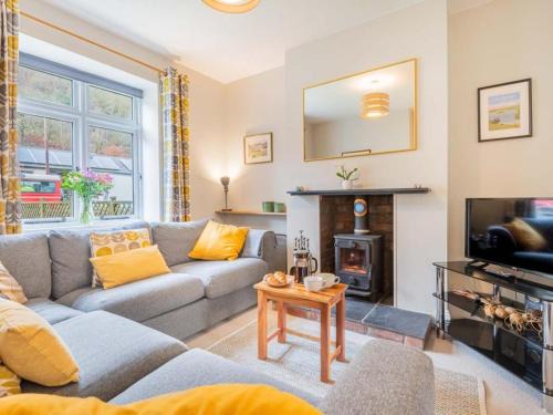 Penny Bridge House | Family-Friendly 3 Bed Retreat in Backbarrow with Hot Tub