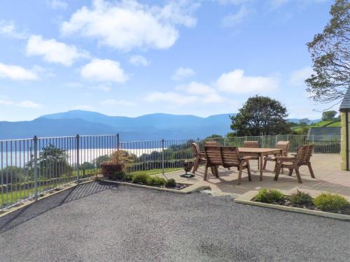 Barmouth House | Family-Friendly 3 Bed Retreat in Barmouth - Pet Welcome!