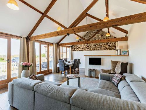 Kingswear House | Family-Friendly 3-Bed Retreat in Barnstaple
