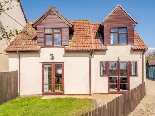 Berrow House | Family-Friendly 3-Bed Hotel in Brean with Great Reviews