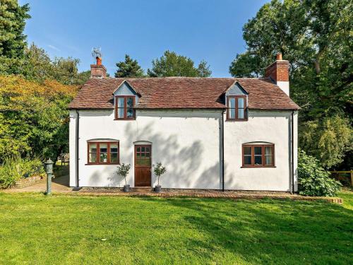 Nordley House | Family-Friendly 3-Bed Retreat in Bridgnorth with Hot Tub