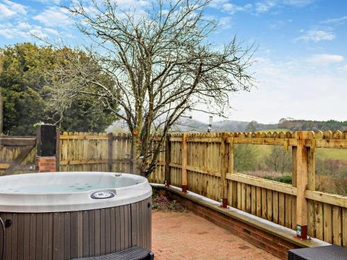 Nordley House | Cozy 3-Bed Retreat in Bridgnorth with Hot Tub & Fireplace