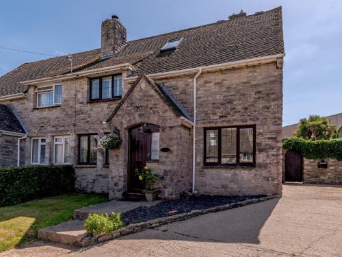 Corfe House | Family-Friendly 3-Bed Retreat in Corfe Castle
