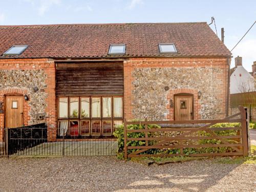 Saxthorpe House | Family-Friendly 3-Bedroom Stay in Corpusty with Pets Allowed