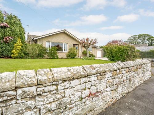 Rennington House | Family Retreat with 3 Beds in Craster - Pet Friendly Stay