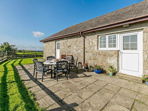 Helford Passage House | Family-Friendly 3 Bed Retreat in Falmouth with Hot Tub