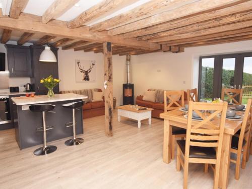 Woodfalls House | Family-Friendly 3-Bedroom Retreat in Fordingbridge